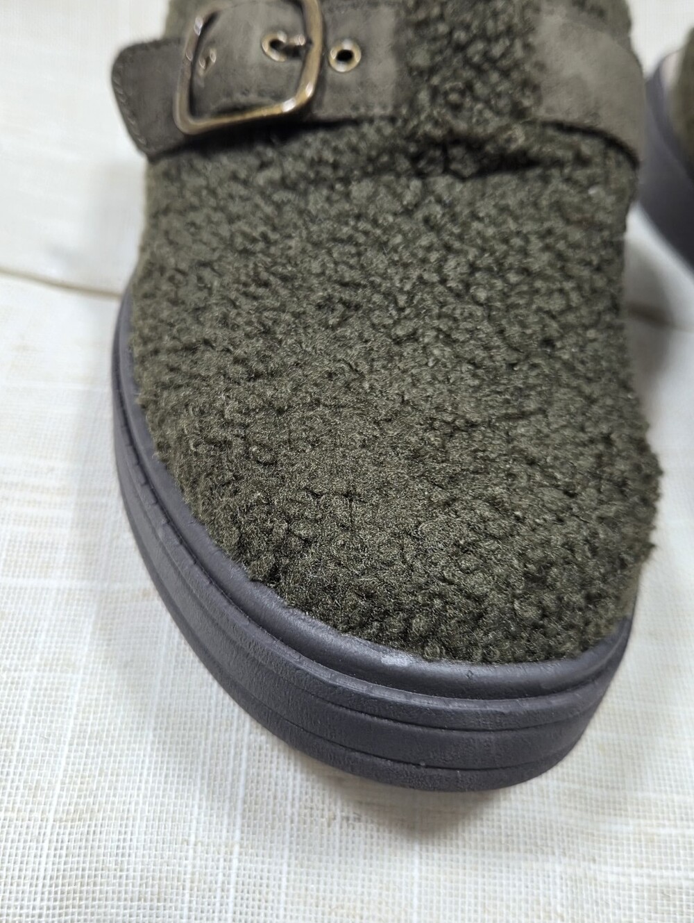 Life Stride Women's Olive Green Faux Shearling Slip-On with Buckle Size 6.5 . - Picture 11 of 12